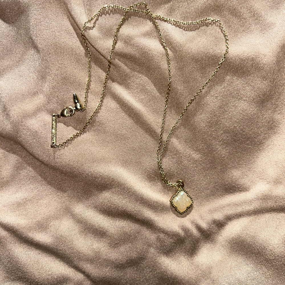 Kendra Scott Gold and Cream Pendant Necklace